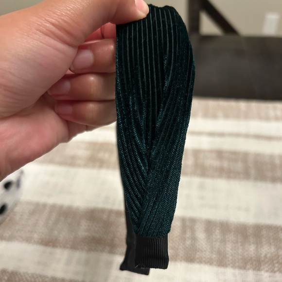 SOLD- 4 Knot Headbands - Picture 11 of 15